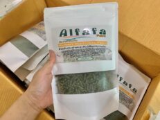 Alfalfa Pellet Bunny Natural Feed - อัลฟัลฟ่าอัดเม็ดสำหรับสัตว์ฟันแทะ 200g